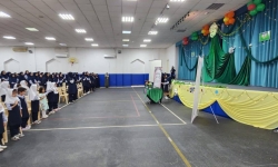برگزاری جشن میلاد پیامبر اکرم ( ص) در سالن اجتماعات و حضور با شکوه دانش آموزان و معلمان در این جشن 